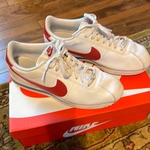 Super cool Nike Cortez Sneakers!